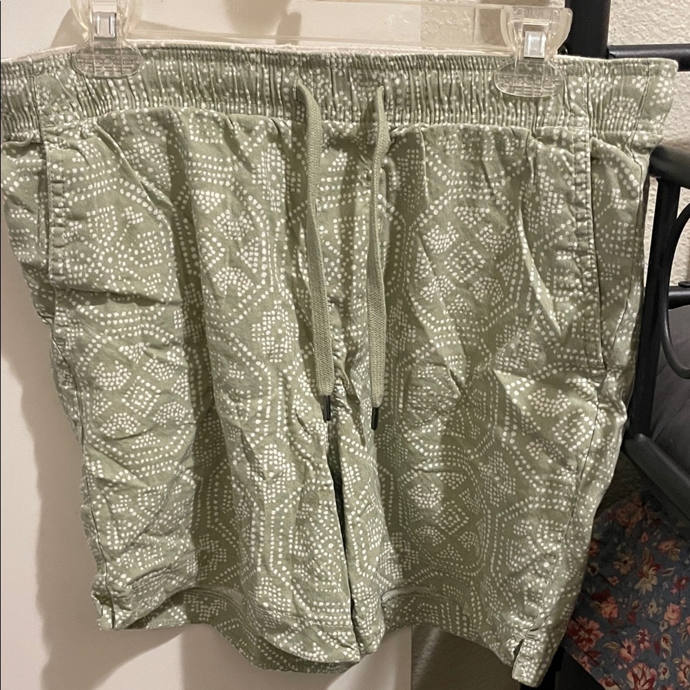 Express Women's Green Patterned Cargo Shorts